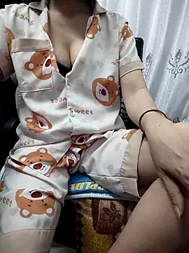 Snapshot of Haralushiaaa chatting on 03-29-26, 01:02 Haralushiaaa online show from 03-29-26, 01:02