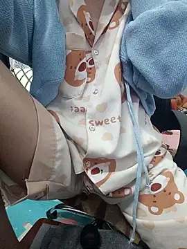 Snapshot of Haralushiaaa chatting on 02-05-26, 03:08 Haralushiaaa online show from 02-05-26, 03:08