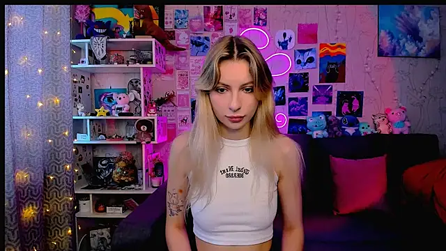 Snapshot of Maria_Hunt chatting on 02-05-25, 03:34 Maria Hunt online show from 02-05-25, 03:34