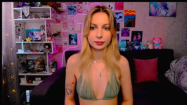 Snapshot of Maria_Hunt chatting on 02-07-25, 07:07 Maria Hunt online show from 02-07-25, 07:07