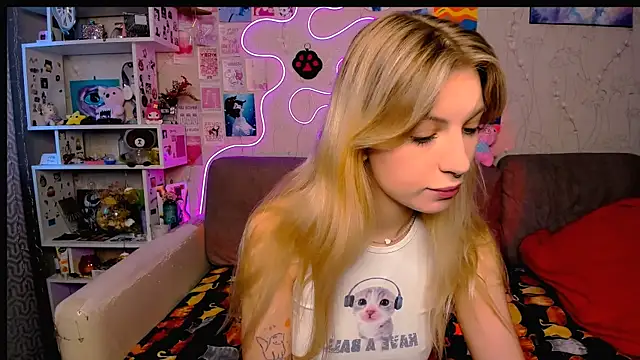 Snapshot of Maria_Hunt chatting on 01-15-25, 04:25 Maria Hunt online show from 01-15-25, 04:25