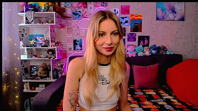 Snapshot of Maria_Hunt chatting on 02-18-25, 04:37 Maria Hunt online show from 02-18-25, 04:37