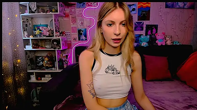 Snapshot of Maria_Hunt chatting on 02-25-25, 04:57 Maria Hunt online show from 02-25-25, 04:57