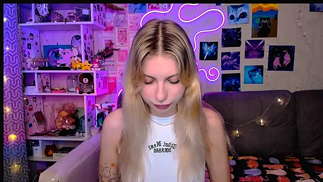 Snapshot of Maria_Hunt chatting on 12-21-24, 03:03 Maria Hunt online show from 12-21-24, 03:03