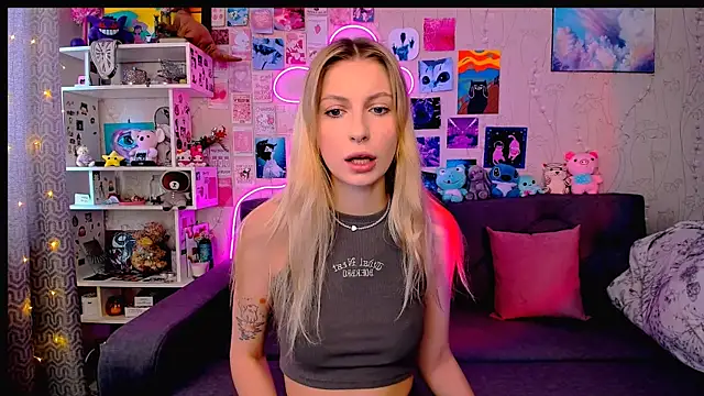 Snapshot of Maria_Hunt chatting on 02-07-25, 04:06 Maria Hunt online show from 02-07-25, 04:06