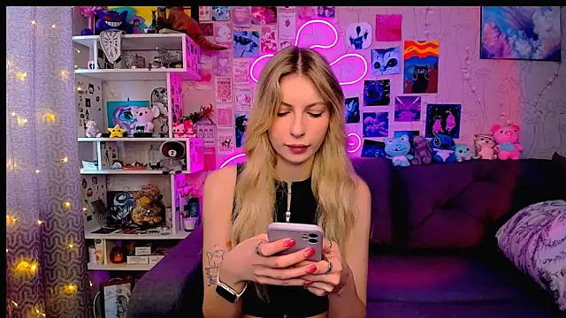 Snapshot of Maria_Hunt chatting on 02-08-25, 03:30 Maria Hunt online show from 02-08-25, 03:30