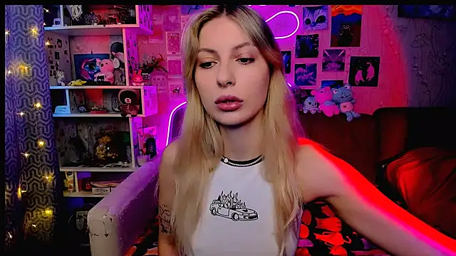 Snapshot of Maria_Hunt chatting on 01-21-25, 03:15 Maria Hunt online show from 01-21-25, 03:15