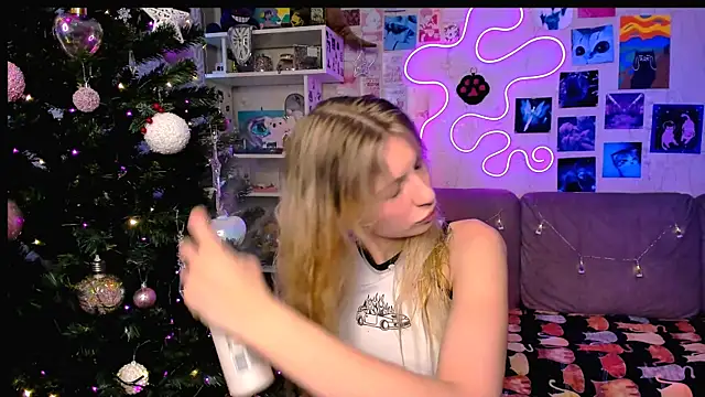 Snapshot of Maria_Hunt chatting on 12-27-24, 03:31 Maria Hunt online show from 12-27-24, 03:31