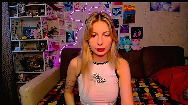 Snapshot of Maria_Hunt chatting on 01-14-25, 04:04 Maria Hunt online show from 01-14-25, 04:04