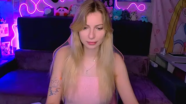 Snapshot of Maria_Hunt chatting on 11-08-25, 05:00 Maria Hunt online show from 11-08-25, 05:00