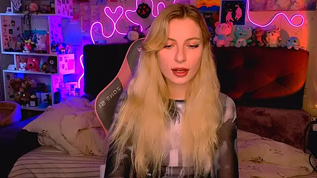 Snapshot of Maria_Hunt chatting on 10-07-25, 08:48 Maria Hunt online show from 10-07-25, 08:48