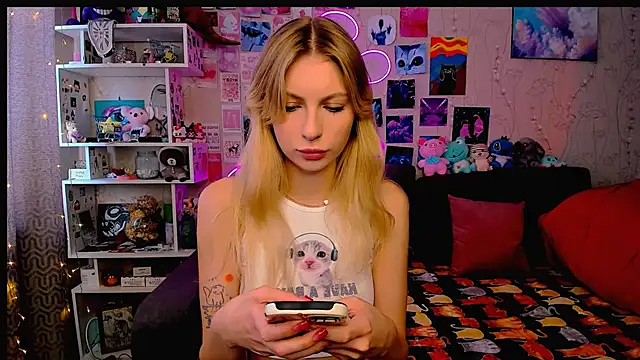 Snapshot of Maria_Hunt chatting on 02-19-25, 04:44 Maria Hunt online show from 02-19-25, 04:44