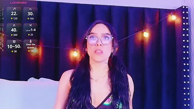 littleebluee online show from 10-21-25, 03:06