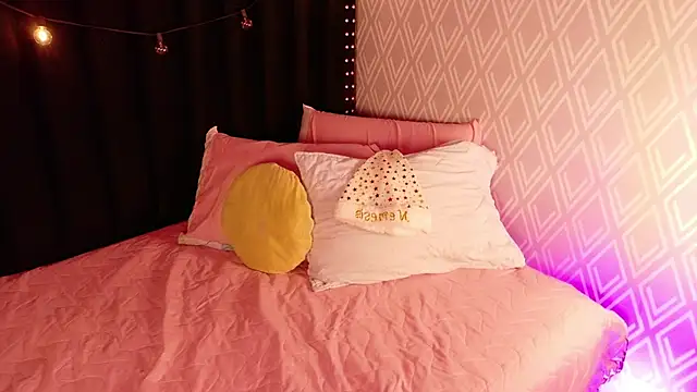 littleebluee online show from 12-05-25, 03:05