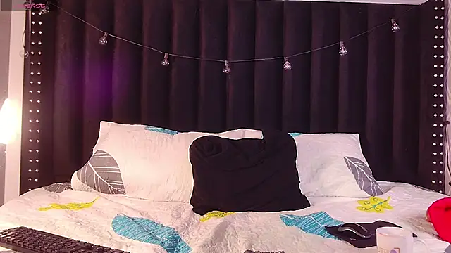 littleebluee online show from 02-19-25, 03:06