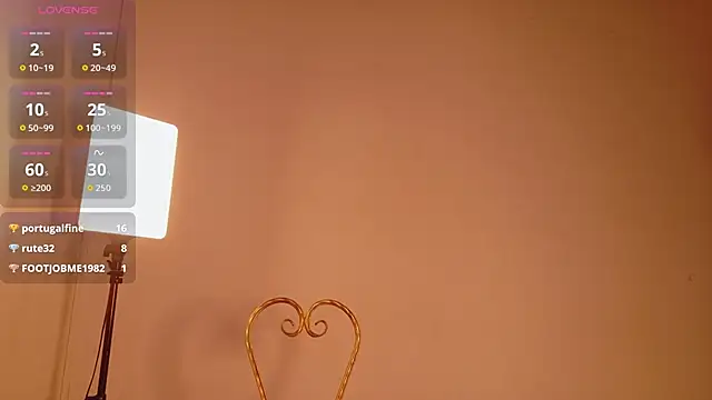 littleebluee online show from 10-31-25, 02:52