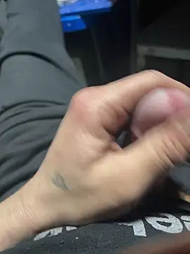 Snapshot of joeycbigcock chatting on 02-25-25, 10:42 joeycbigcock online show from 02-25-25, 10:42