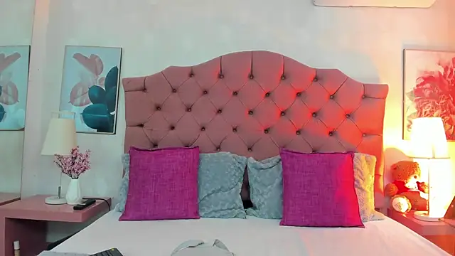 ThyaraJhons online show from 04-15-26, 11:59