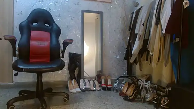 Samantabrown  online show from 04-11-26, 11:14