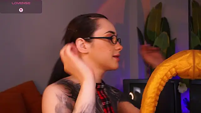 EvaCanton online show from 04-09-26, 02:02