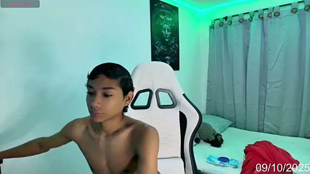 Snapshot of alejo_cute chatting on 10-09-25, 07:58 alejo cute online show from 10-09-25, 07:58