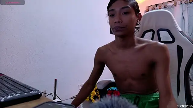 Snapshot of alejo_cute chatting on 10-18-25, 10:34 alejo cute online show from 10-18-25, 10:34