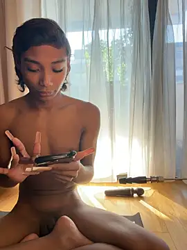 Snapshot of alejo_cute chatting on 02-28-26, 12:27 alejo cute online show from 02-28-26, 12:27