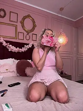 Snapshot of maddisonblush chatting on 07-16-26, 04:53 maddisonblush online show from 07-16-26, 04:53