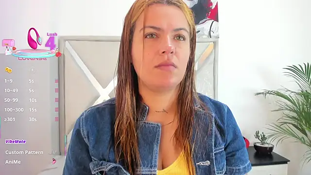Snapshot of Alexandra_Torress chatting on 01-16-26, 12:53 Alexandra Torress online show from 01-16-26, 12:53