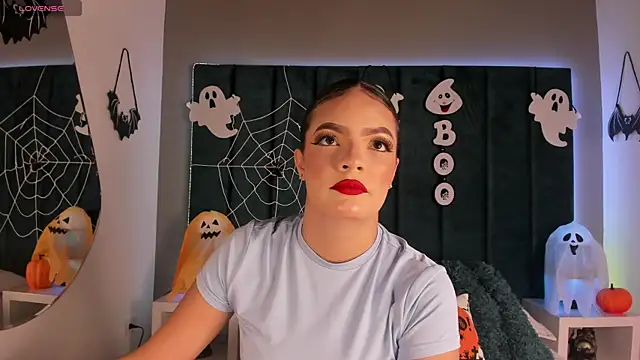 IsabellaGrey19 online show from 10-15-25, 07:22