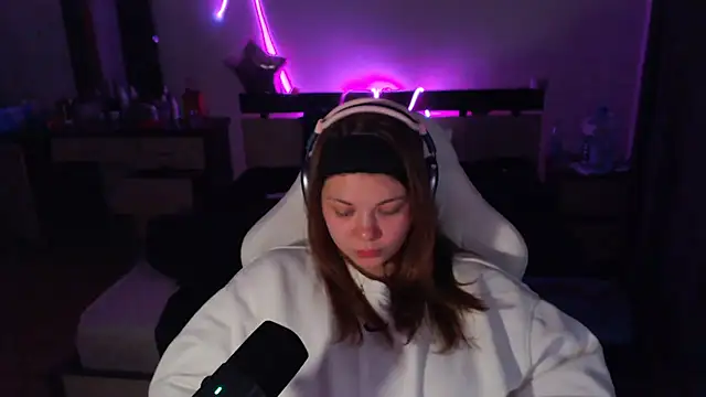 helengilmor online show from 12-13-25, 08:15