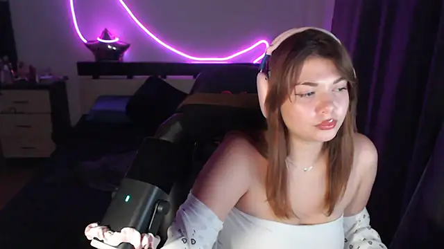 helengilmor online show from 10-08-25, 04:29