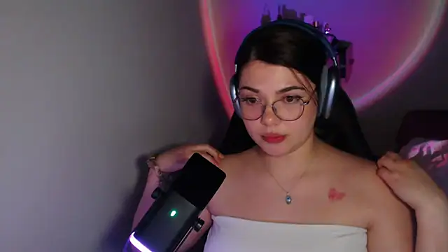 helengilmor online show from 04-22-26, 04:36