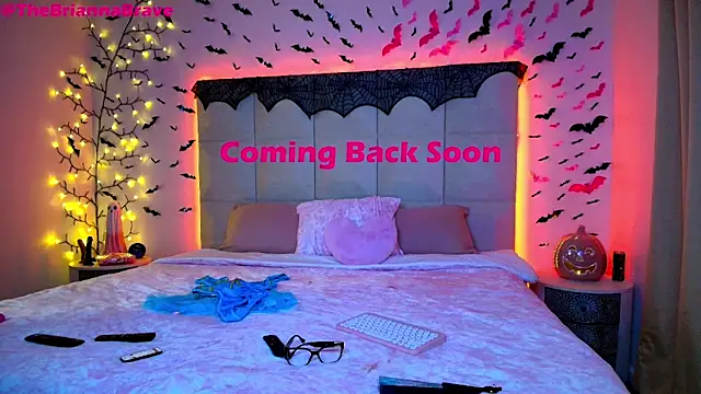 Snapshot of BriannaBrave chatting on 10-15-25, 02:10 BriannaBrave online show from 10-15-25, 02:10