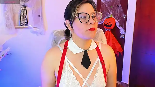 Chanelll Taylorr  online show from 10-26-25, 10:48