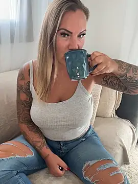 Kira Knight20 online show from 05-17-26, 01:11
