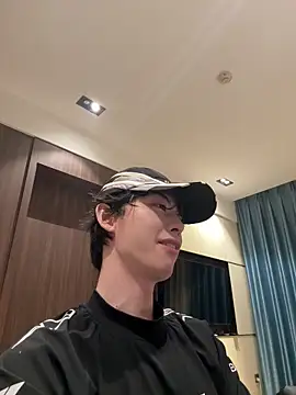 Snapshot of 1a1a1alll chatting on 02-20-26, 12:29 1a1a1alll online show from 02-20-26, 12:29