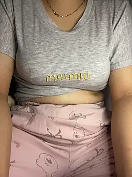 Milk Mom99 online show from 12-19-25, 05:26