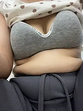 Milk Mom99 online show from 05-17-26, 11:05