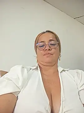 Snapshot of natally_ross21 chatting on 10-25-25, 01:56 natally ross21 online show from 10-25-25, 01:56