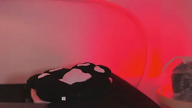 katiepeach  online show from 10-29-25, 12:04