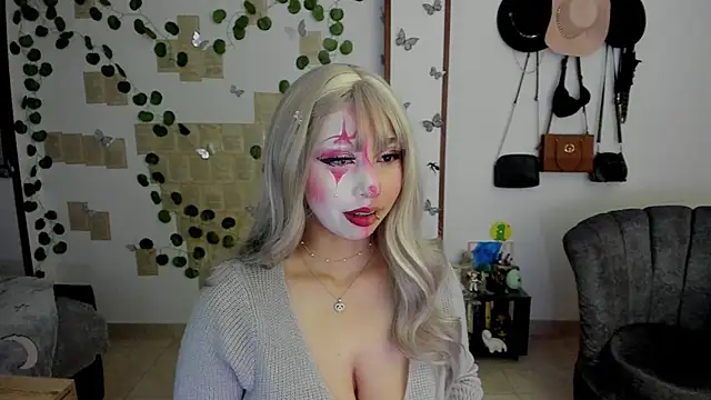 Snapshot of Fiore_Sanz_ chatting on 10-04-25, 03:08 Fiore Sanz online show from 10-04-25, 03:08