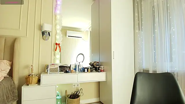 melissa yamazaki online show from 07-02-26, 01:06