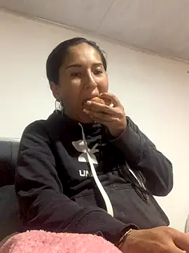 Snapshot of luna_asss chatting on 10-20-25, 03:12 luna asss online show from 10-20-25, 03:12