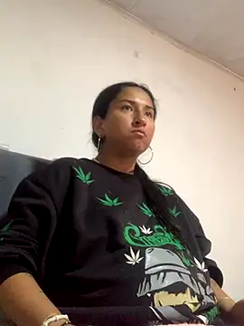 Snapshot of luna_asss chatting on 10-22-25, 03:44 luna asss online show from 10-22-25, 03:44