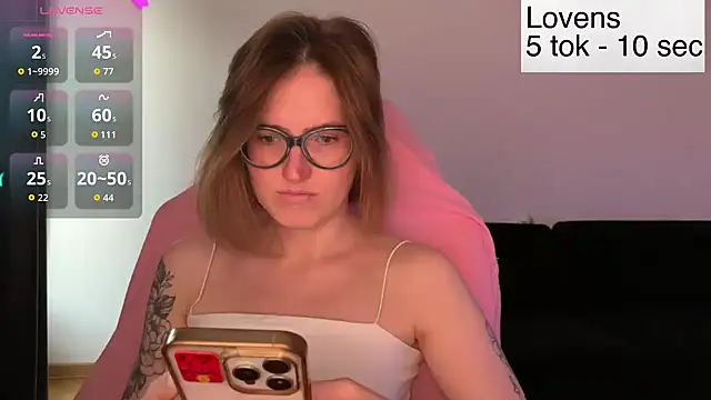 Snapshot of Sexy_Sweets chatting on 06-19-26, 04:02 Sexy Sweets online show from 06-19-26, 04:02