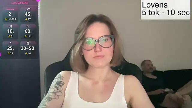 Snapshot of Sexy_Sweets chatting on 06-17-26, 01:32 Sexy Sweets online show from 06-17-26, 01:32