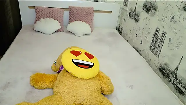 lovely-eyes online show from 12-13-25, 08:04