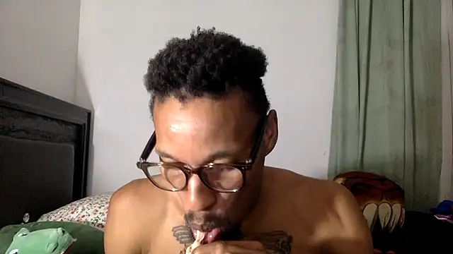 Snapshot of KingDerRico chatting on 09-15-25, 01:06 KingDerRico online show from 09-15-25, 01:06