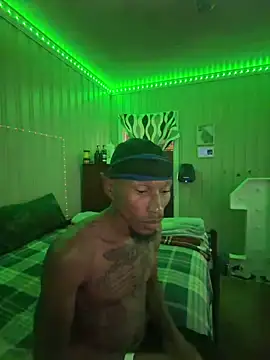 Snapshot of KingDerRico chatting on 06-17-26, 05:01 KingDerRico online show from 06-17-26, 05:01
